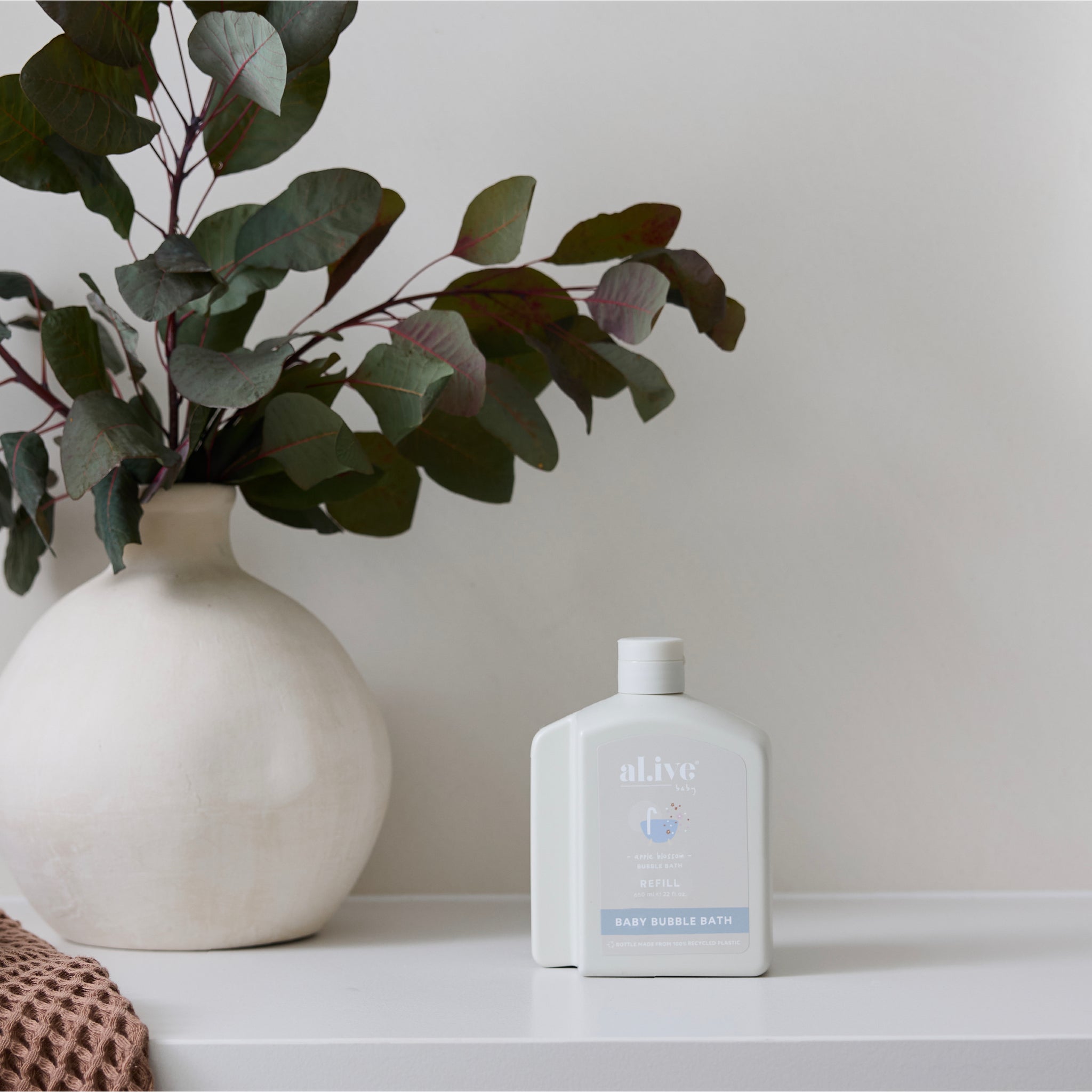 al.ive body 650ml Bubble Bath Refill Apple Blossom