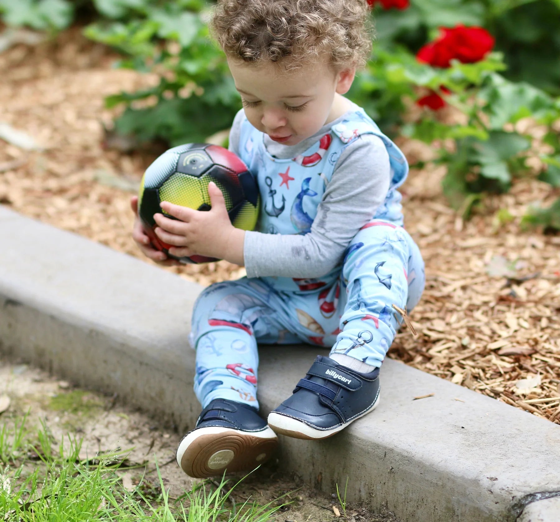 Versatile first sneaker for babies and toddlers