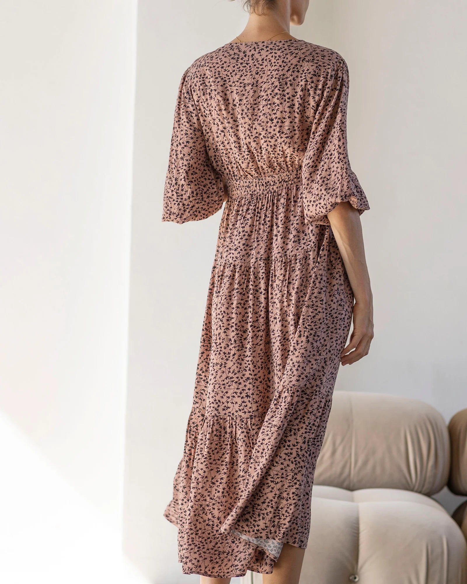 Dana Maternity Maxi Dress – Black Leaf Print