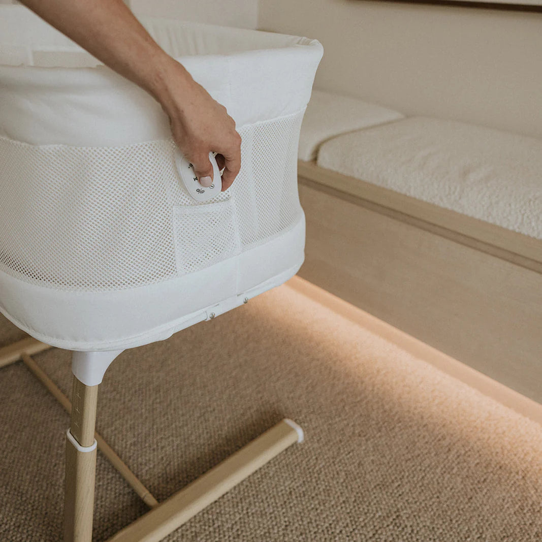 Swan Smart Electric Bassinet White/Natural
