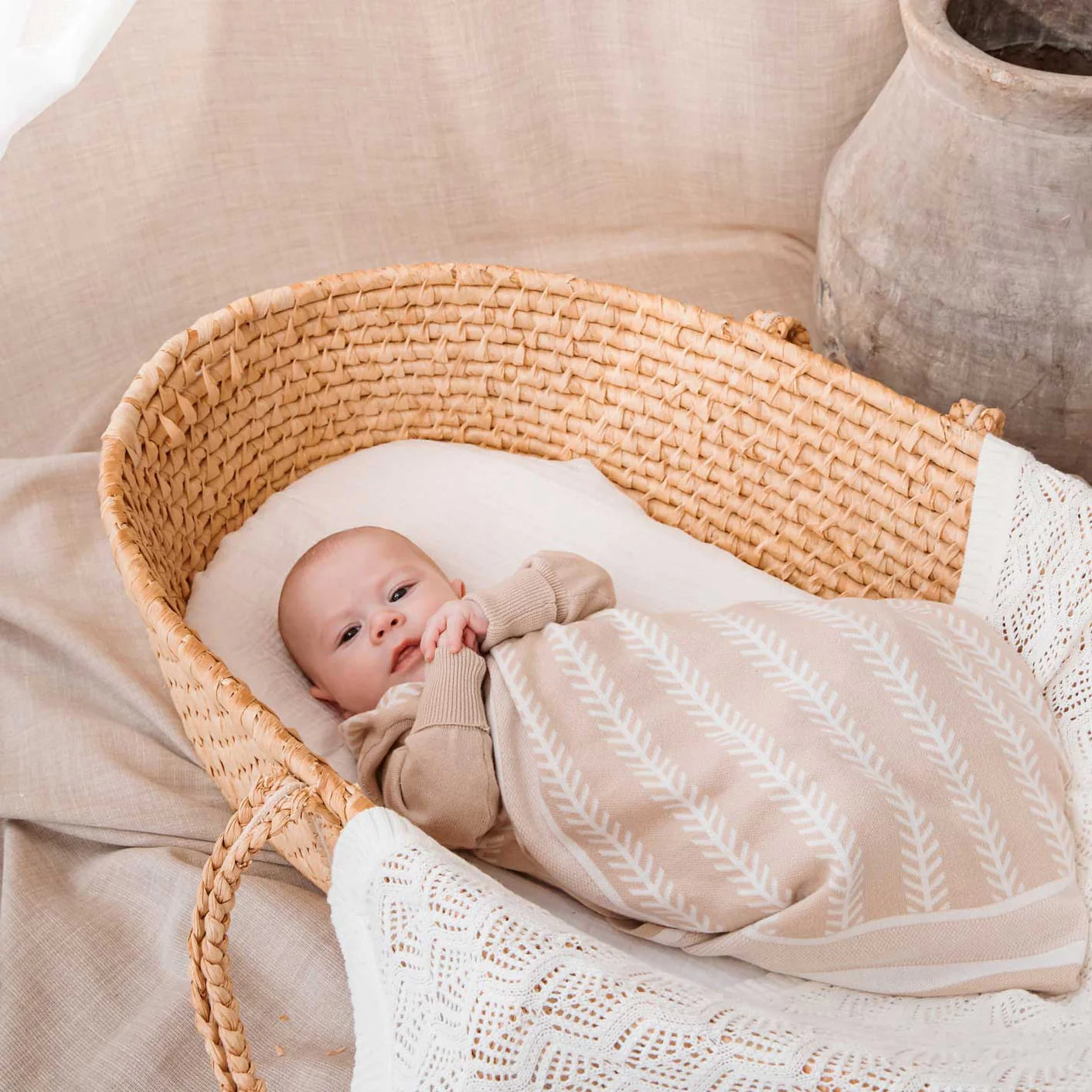 Feathered Line Jacquard Shwrap