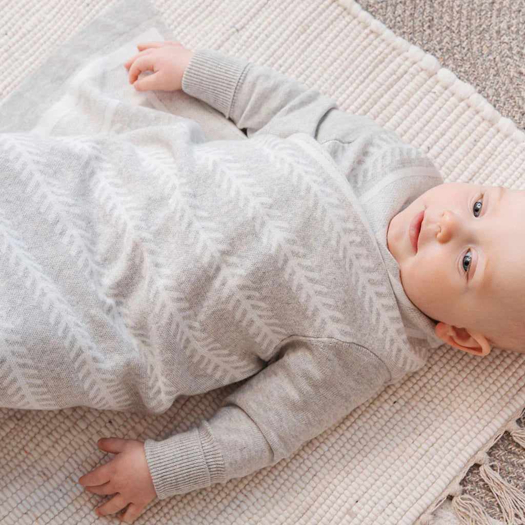 Feathered Line Jacquard Shwrap