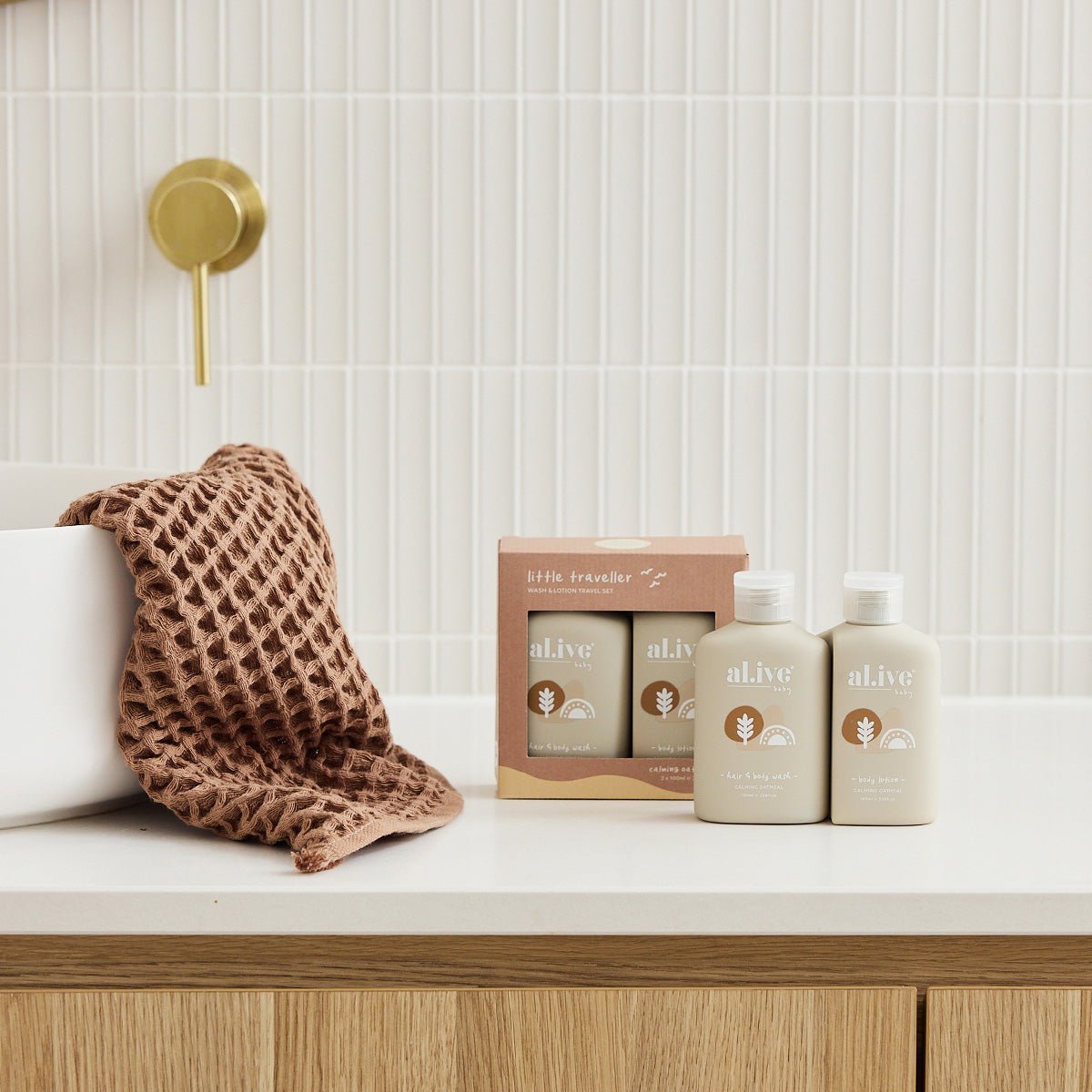 al.ive body Little Traveller  Wash & Lotion Travel Set